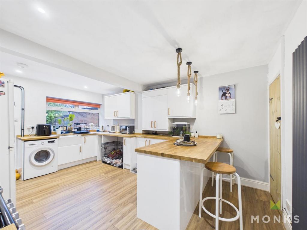 CAM01348 G0-PR0771-STILL010.jpg