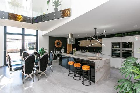 undefined, Lancaster LA2