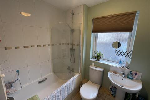 2 bedroom flat to rent, Guillemot Road, Portishead, Bristol