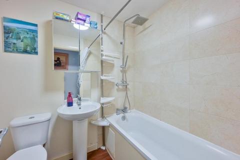 1 bedroom flat for sale, Connaught Towers, London Road, Thornton Heath, CR7