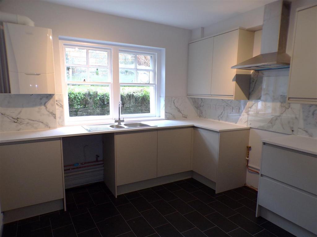 Kitchen1a.JPG