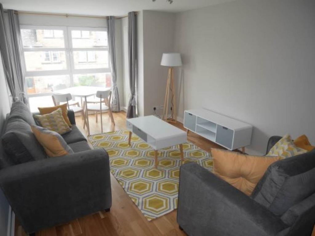 Sitting room 2 use