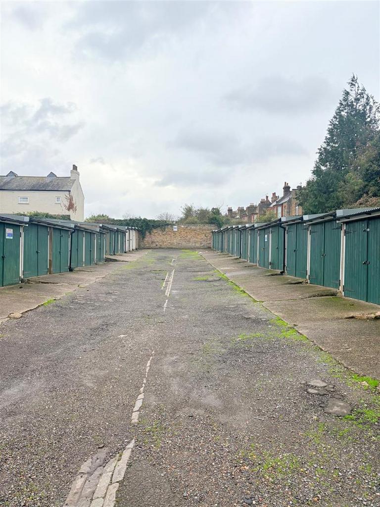 Garages1.jpg