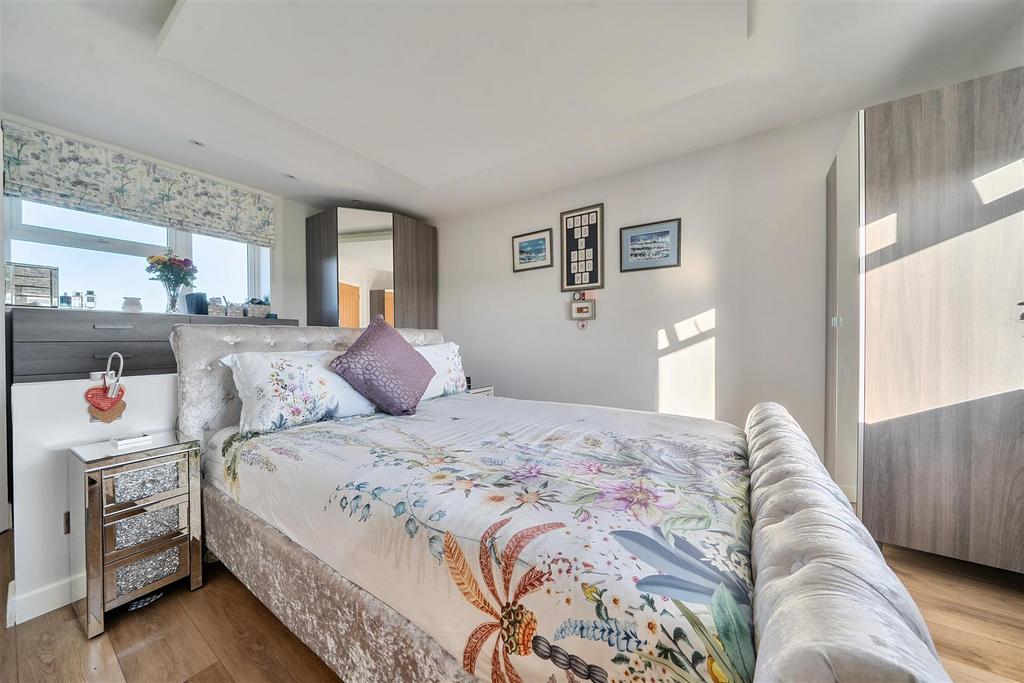 Bedroom 1.jpg