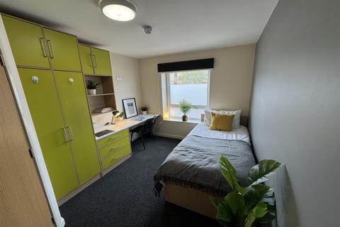 4 bedroom apartment to rent, Flewitt House, Beeston, NG9 2AR