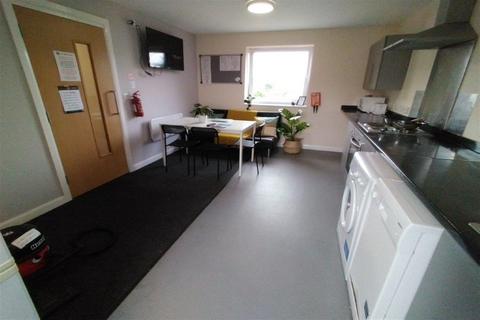 4 bedroom apartment to rent, Flewitt House, Beeston, NG9 2AR