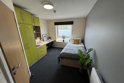 4 bedroom apartment to rent, Flewitt House, Beeston, NG9 2AR