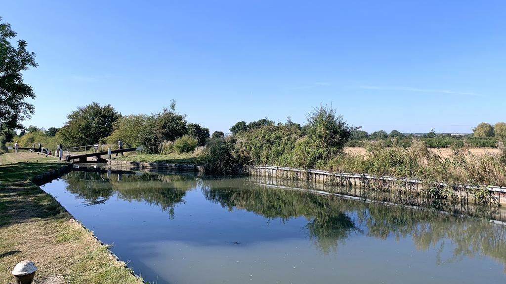 Land on the Aylesbury Arm of the Grand Union...