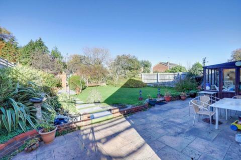 4 bedroom detached house for sale, Kiln Road, Emmer Green, Reading