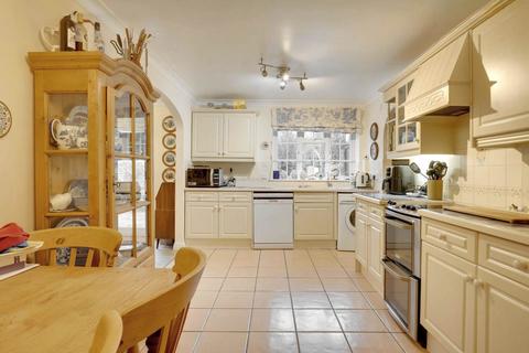 4 bedroom detached house for sale, Kiln Road, Emmer Green, Reading