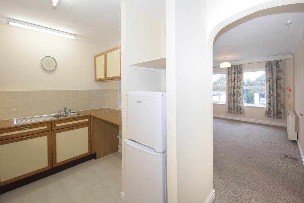 50 Oakfield House CV32-5.jpg