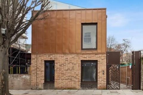 3 bedroom flat for sale, Battersea High Street, London SW11