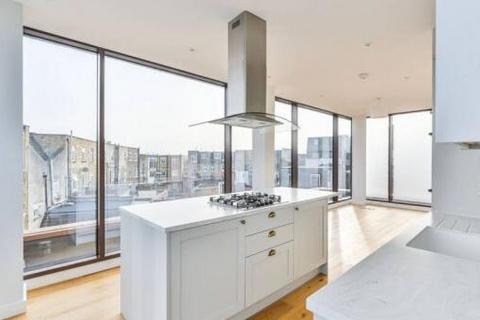 3 bedroom flat for sale, Battersea High Street, London SW11