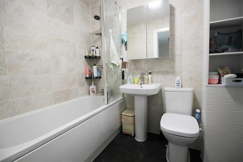 Family Bathroom.jpg