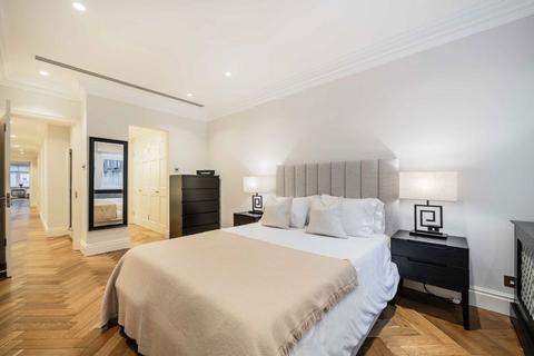 2 bedroom flat to rent, Pall Mall, London SW1Y