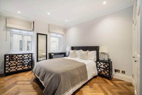 2 bedroom flat to rent, Pall Mall, London SW1Y