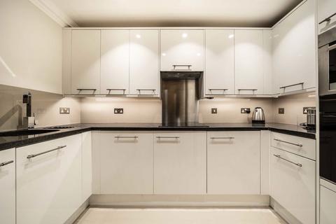 2 bedroom flat to rent, Pall Mall, London SW1Y