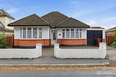 2 bedroom bungalow for sale, Softwater Lane, Benfleet, SS7 2