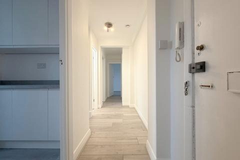 2 bedroom flat to rent, Ashford Court, Cricklewood