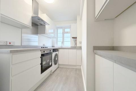 2 bedroom flat to rent, Ashford Court, Cricklewood