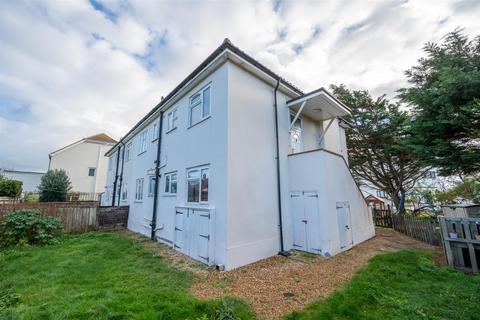 3 bedroom flat to rent, Bembridge Drive, Hayling Island PO11