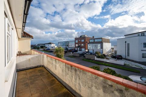 3 bedroom flat to rent, Bembridge Drive, Hayling Island PO11