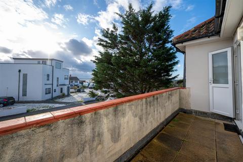 3 bedroom flat to rent, Bembridge Drive, Hayling Island PO11