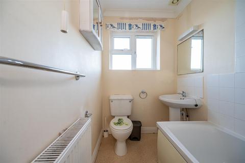 3 bedroom flat to rent, Bembridge Drive, Hayling Island PO11