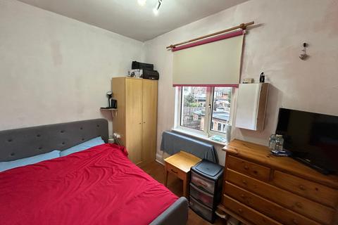 1 bedroom in a house share to rent, Woodgrange (R2)