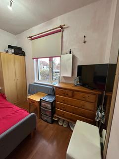 1 bedroom in a house share to rent, Woodgrange (R2)