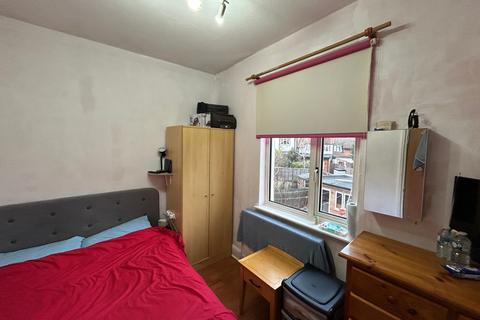 1 bedroom in a house share to rent, Woodgrange (R2)