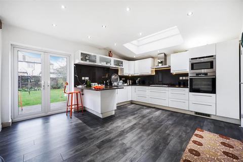 3 bedroom semi-detached house to rent, Helena Road, Gladstone Park, NW10