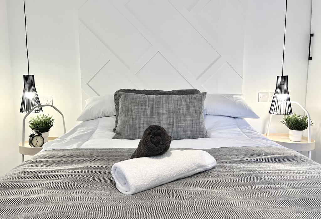 Bed of similar size and layout