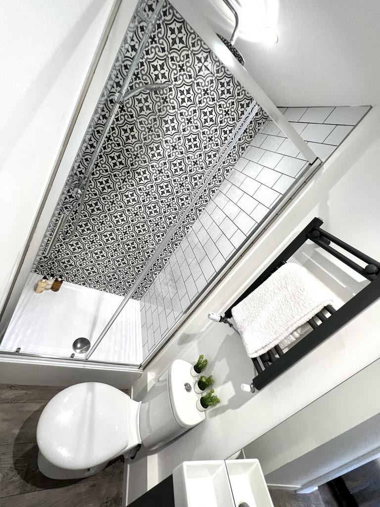 En-Suite of similar size and layout