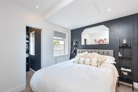 3 bedroom flat for sale, Haydon Park Road, London SW19