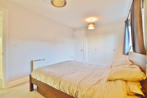 1 bedroom flat for sale, Tyndale Mews, Slough