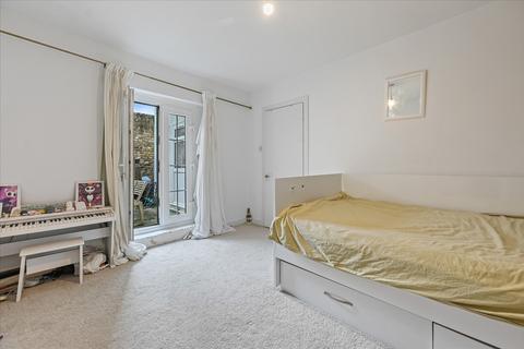 3 bedroom flat for sale, Boscombe Road, Shepherd's Bush W12