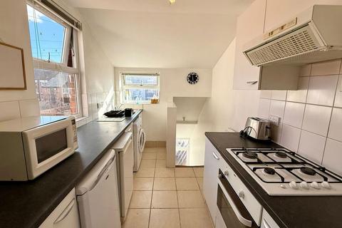 2 bedroom flat for sale, Shields Road, Newcastle Upon Tyne NE6