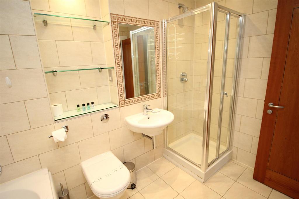 Bathroom 1.JPG
