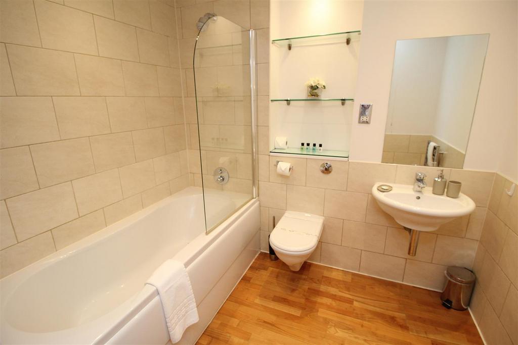 Family Bathroom.JPG