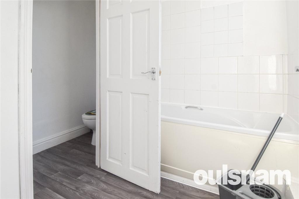 Apartment in West Midlands - View 4