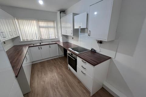 2 bedroom flat to rent, 44 Long Oaks Court Sketty Swansea