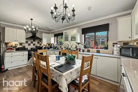 3 bedroom detached bungalow for sale, Church End, Leverington