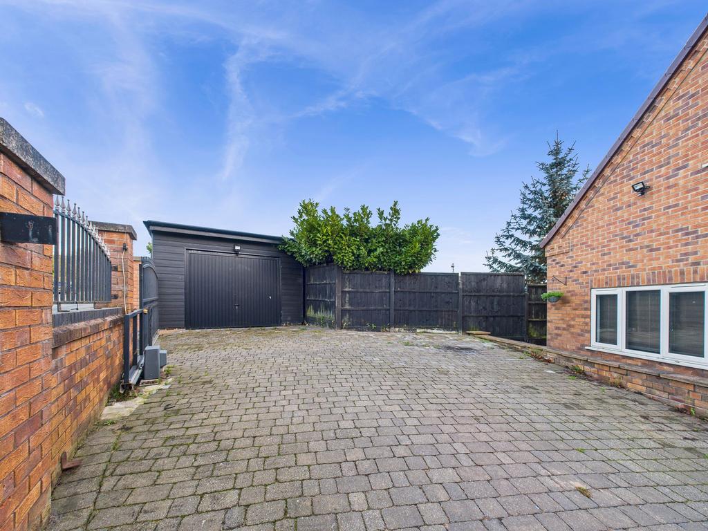 Front Driveway and Detached Garage