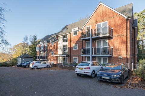 2 bedroom flat for sale, Winchester Road, Chandler's Ford, Eastleigh, Hampshire, SO53