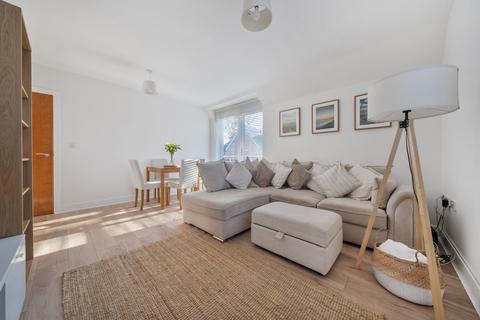 2 bedroom flat for sale, Winchester Road, Chandler's Ford, Eastleigh, Hampshire, SO53