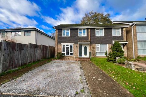 3 bedroom end of terrace house to rent, Ash Close, Hampshire SO19