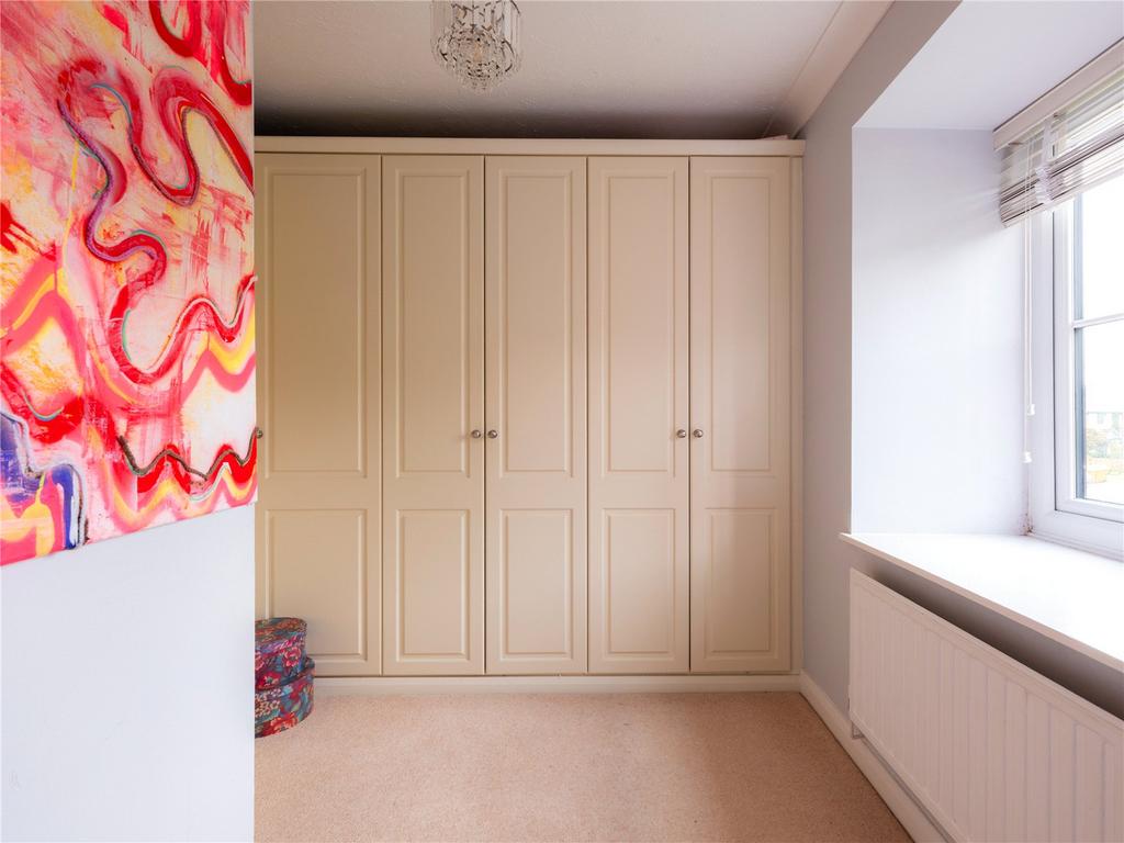 Walk-In-Wardrobe