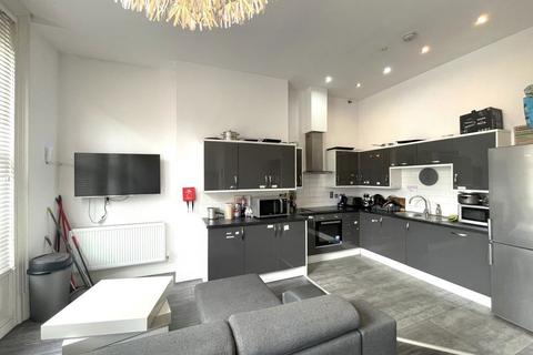 1 bedroom in a house share to rent, Room 5, Ft 3, 21 Priestgate, Peterborough, PE1 1JL