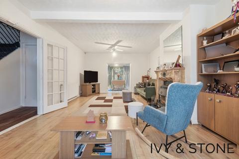 3 bedroom end of terrace house for sale, Green Lane, Dagenham, Greater London, RM8